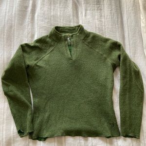 Mountain Hardwear wool blend pullover, S